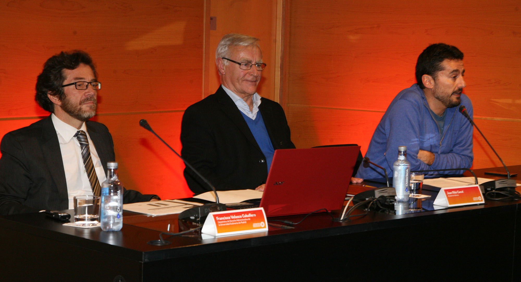 Diversos momentos de la jornada celebrada hoy en Valencia y que ha contado con la participaci&oacute;n de Manuela Carmena